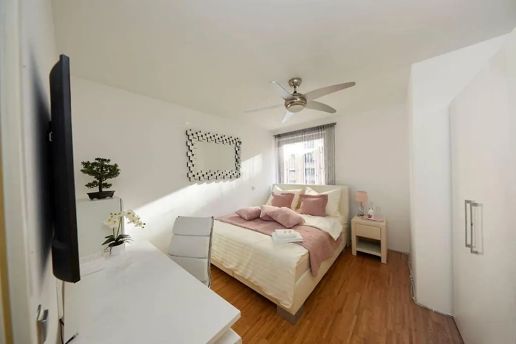 اتصالات Twin Tower Apartments Vienna 