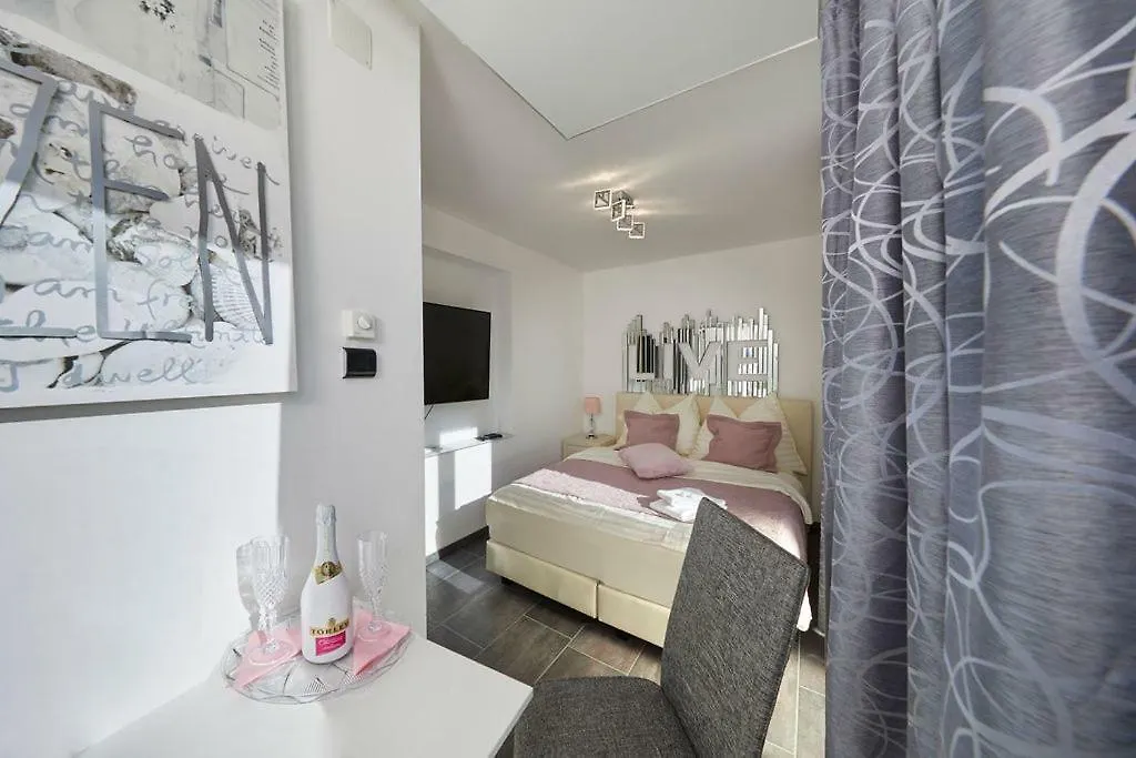 Twin Tower Apartments فيينا 0*,